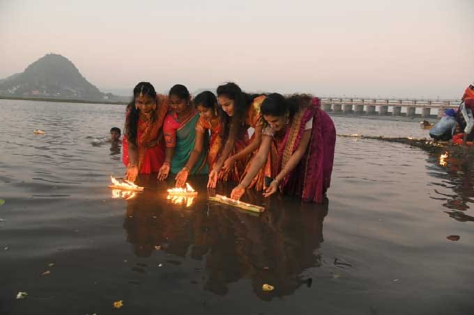 Poli Swargam Katha in Telugu